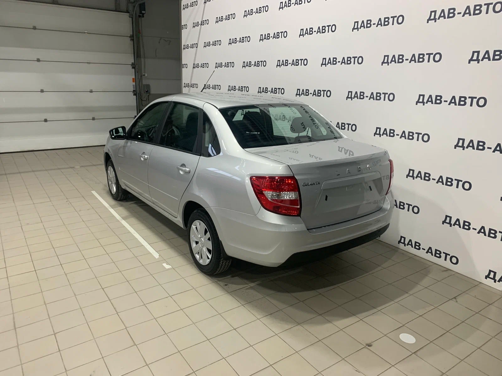 Lada (ВАЗ), Granta, I Рестайлинг, 1.6 MT (90 л.с.)