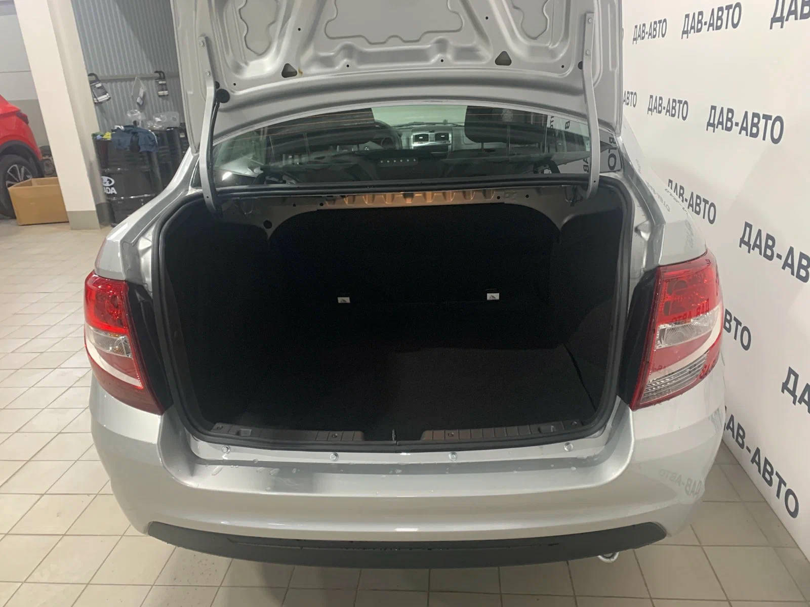 Lada (ВАЗ), Granta, I Рестайлинг, 1.6 MT (90 л.с.)