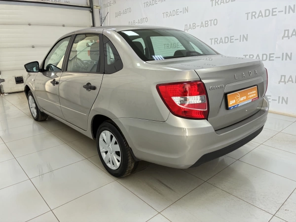 Lada (ВАЗ) Granta, I Рестайлинг, 1.6 MT (87 л.с.)